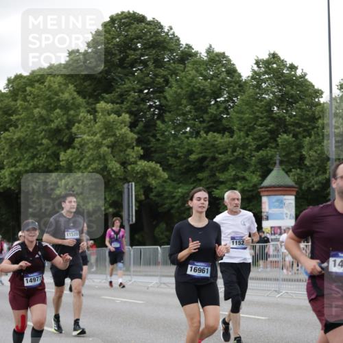 29.06.2025 - hella hamburg halbmarathon Jannik Wohlers http://msf.ph/oto/8152744 29.06.2025 10:52:37 Lombardsbrücke 2146, 2291, 2701, 2988, 3787, 4626, 4729, 6135, 6521, 7681, 7737, 9545, 10055, 10417, 10568, 10661, 10981, 11520, 11524, 11919, 12127, 12128, 13489, 13916, 13917, 14643, 14765, 14807, 14977, 14979, 16137, 16156, 16961, 18988 meine-sportfotos.de