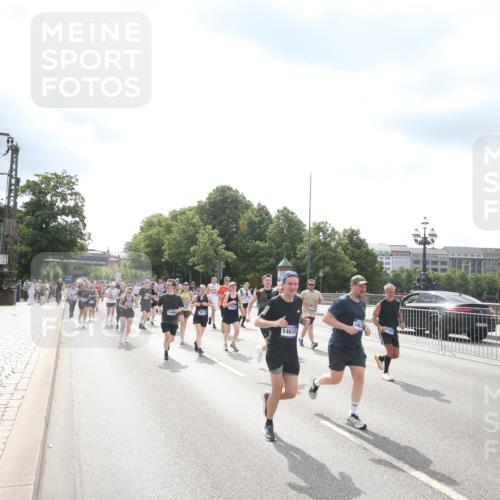 29.06.2025 - hella hamburg halbmarathon Jannik Wohlers http://msf.ph/oto/8152753 29.06.2025 10:42:11 Lombardsbrücke 1929, 1957, 1994, 2069, 2134, 2401, 2538, 2580, 2940, 2941, 3605, 3874, 4092, 4334, 4778, 5403, 5417, 5810, 6120, 6764, 7040, 7260, 7513, 7666, 8525, 8526, 8529, 8816, 9980, 10454, 10532, 10697, 10872, 10899, 11463, 11550, 11677, 12441, 12684, 13241, 13406, 13776, 14042, 14084, 14170, 14426, 14468, 14556, 14636, 14769, 15004, 15219, 15221, 15912, 15977, 16215, 16352, 16612 meine-sportfotos.de