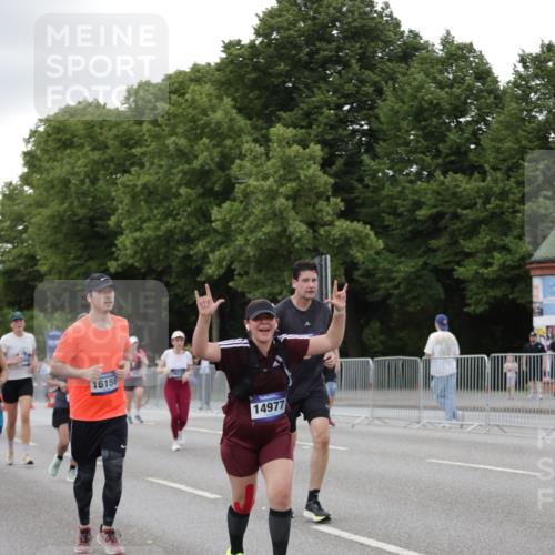 29.06.2025 - hella hamburg halbmarathon Jannik Wohlers http://msf.ph/oto/8152755 29.06.2025 10:52:38 Lombardsbrücke 2146, 2291, 2701, 2988, 3787, 4626, 4729, 6135, 6521, 7681, 7737, 9545, 10055, 10417, 10568, 10661, 10981, 11520, 11524, 11919, 12127, 12128, 13489, 13916, 13917, 14643, 14765, 14807, 14977, 14979, 16137, 16156, 16961, 18988 meine-sportfotos.de