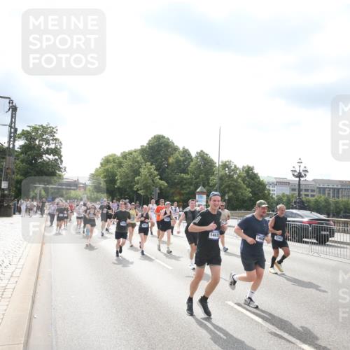 29.06.2025 - hella hamburg halbmarathon Jannik Wohlers http://msf.ph/oto/8152759 29.06.2025 10:42:11 Lombardsbrücke 1929, 1957, 1994, 2069, 2134, 2401, 2538, 2580, 2940, 2941, 3605, 3874, 4092, 4334, 4778, 5403, 5417, 5810, 6120, 6764, 7040, 7260, 7513, 7666, 8525, 8526, 8529, 8816, 9980, 10454, 10532, 10697, 10872, 10899, 11463, 11550, 11677, 12441, 12684, 13241, 13406, 13776, 14042, 14084, 14170, 14426, 14468, 14556, 14636, 14769, 15004, 15219, 15221, 15912, 15977, 16215, 16352, 16612 meine-sportfotos.de
