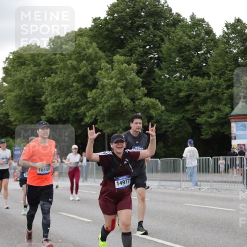 29.06.2025 - hella hamburg halbmarathon Jannik Wohlers http://msf.ph/oto/8152766 29.06.2025 10:52:38 Lombardsbrücke 2146, 2291, 2701, 2988, 3787, 4626, 4729, 6135, 6521, 7681, 7737, 9545, 10055, 10417, 10568, 10661, 10981, 11520, 11524, 11919, 12127, 12128, 13489, 13916, 13917, 14643, 14765, 14807, 14977, 14979, 16137, 16156, 16961, 18988 meine-sportfotos.de