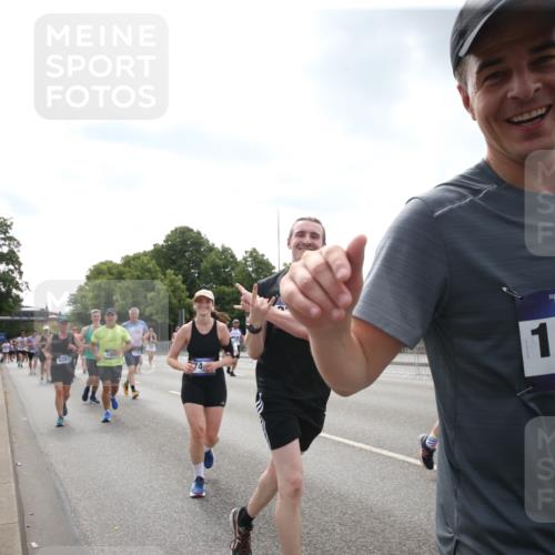 29.06.2025 - hella hamburg halbmarathon Jannik Wohlers http://msf.ph/oto/8152777 29.06.2025 10:43:29 Lombardsbrücke 1026, 1095, 1306, 1310, 1459, 2073, 2733, 3288, 3597, 4627, 4636, 5001, 5192, 5201, 5293, 5890, 5902, 5905, 6036, 6334, 6895, 6971, 6973, 7205, 7206, 7489, 8000, 8058, 8870, 9073, 9704, 9879, 10097, 10220, 10285, 10553, 10799, 12518, 12520, 12792, 13371, 13705, 13777, 14474, 14544, 15285, 15294, 15448, 15719, 16298, 16308, 16862, 17293, 17501, 18080, 18310, 18318, 18436 meine-sportfotos.de