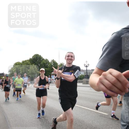 29.06.2025 - hella hamburg halbmarathon Jannik Wohlers http://msf.ph/oto/8152781 29.06.2025 10:43:29 Lombardsbrücke 1026, 1095, 1306, 1310, 1459, 2073, 2733, 3288, 3597, 4627, 4636, 5001, 5192, 5201, 5293, 5890, 5902, 5905, 6036, 6334, 6895, 6971, 6973, 7205, 7206, 7489, 8000, 8058, 8870, 9073, 9704, 9879, 10097, 10220, 10285, 10553, 10799, 12518, 12520, 12792, 13371, 13705, 13777, 14474, 14544, 15285, 15294, 15448, 15719, 16298, 16308, 16862, 17293, 17501, 18080, 18310, 18318, 18436 meine-sportfotos.de