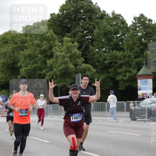 29.06.2025 - hella hamburg halbmarathon Jannik Wohlers http://msf.ph/oto/8152789 29.06.2025 10:52:38 Lombardsbrücke 2146, 2291, 2701, 2988, 3787, 4626, 4729, 6135, 6521, 7681, 7737, 9545, 10055, 10417, 10568, 10661, 10981, 11520, 11524, 11919, 12127, 12128, 13489, 13916, 13917, 14643, 14765, 14807, 14977, 14979, 16137, 16156, 16961, 18988 meine-sportfotos.de