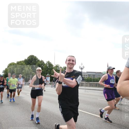 29.06.2025 - hella hamburg halbmarathon Jannik Wohlers http://msf.ph/oto/8152791 29.06.2025 10:43:29 Lombardsbrücke 1026, 1095, 1306, 1310, 1459, 2073, 2733, 3288, 3597, 4627, 4636, 5001, 5192, 5201, 5293, 5890, 5902, 5905, 6036, 6334, 6895, 6971, 6973, 7205, 7206, 7489, 8000, 8058, 8870, 9073, 9704, 9879, 10097, 10220, 10285, 10553, 10799, 12518, 12520, 12792, 13371, 13705, 13777, 14474, 14544, 15285, 15294, 15448, 15719, 16298, 16308, 16862, 17293, 17501, 18080, 18310, 18318, 18436 meine-sportfotos.de
