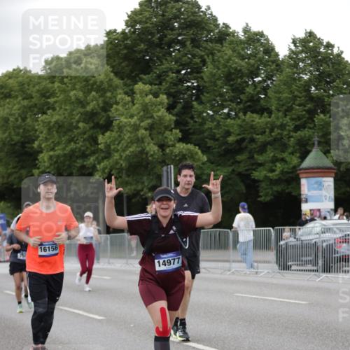 29.06.2025 - hella hamburg halbmarathon Jannik Wohlers http://msf.ph/oto/8152796 29.06.2025 10:52:38 Lombardsbrücke 2146, 2291, 2701, 2988, 3787, 4626, 4729, 6135, 6521, 7681, 7737, 9545, 10055, 10417, 10568, 10661, 10981, 11520, 11524, 11919, 12127, 12128, 13489, 13916, 13917, 14643, 14765, 14807, 14977, 14979, 16137, 16156, 16961, 18988 meine-sportfotos.de