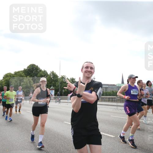 29.06.2025 - hella hamburg halbmarathon Jannik Wohlers http://msf.ph/oto/8152797 29.06.2025 10:43:29 Lombardsbrücke 1026, 1095, 1306, 1310, 1459, 2073, 2733, 3288, 3597, 4627, 4636, 5001, 5192, 5201, 5293, 5890, 5902, 5905, 6036, 6334, 6895, 6971, 6973, 7205, 7206, 7489, 8000, 8058, 8870, 9073, 9704, 9879, 10097, 10220, 10285, 10553, 10799, 12518, 12520, 12792, 13371, 13705, 13777, 14474, 14544, 15285, 15294, 15448, 15719, 16298, 16308, 16862, 17293, 17501, 18080, 18310, 18318, 18436 meine-sportfotos.de