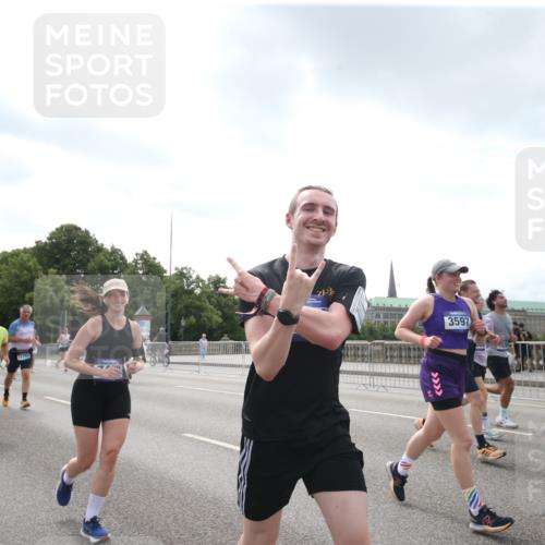 29.06.2025 - hella hamburg halbmarathon Jannik Wohlers http://msf.ph/oto/8152800 29.06.2025 10:43:29 Lombardsbrücke 1026, 1095, 1306, 1310, 1459, 2073, 2733, 3288, 3597, 4627, 4636, 5001, 5192, 5201, 5293, 5890, 5902, 5905, 6036, 6334, 6895, 6971, 6973, 7205, 7206, 7489, 8000, 8058, 8870, 9073, 9704, 9879, 10097, 10220, 10285, 10553, 10799, 12518, 12520, 12792, 13371, 13705, 13777, 14474, 14544, 15285, 15294, 15448, 15719, 16298, 16308, 16862, 17293, 17501, 18080, 18310, 18318, 18436 meine-sportfotos.de