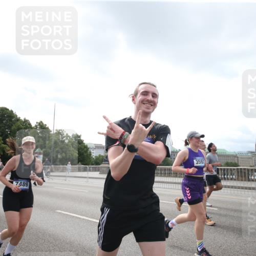 29.06.2025 - hella hamburg halbmarathon Jannik Wohlers http://msf.ph/oto/8152807 29.06.2025 10:43:29 Lombardsbrücke 1026, 1095, 1306, 1310, 1459, 2073, 2733, 3288, 3597, 4627, 4636, 5001, 5192, 5201, 5293, 5890, 5902, 5905, 6036, 6334, 6895, 6971, 6973, 7205, 7206, 7489, 8000, 8058, 8870, 9073, 9704, 9879, 10097, 10220, 10285, 10553, 10799, 12518, 12520, 12792, 13371, 13705, 13777, 14474, 14544, 15285, 15294, 15448, 15719, 16298, 16308, 16862, 17293, 17501, 18080, 18310, 18318, 18436 meine-sportfotos.de