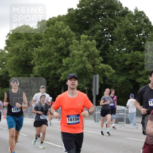 29.06.2025 - hella hamburg halbmarathon Jannik Wohlers http://msf.ph/oto/8152829 29.06.2025 10:52:39 Lombardsbrücke 2291, 2701, 2988, 3787, 4626, 4729, 6135, 6521, 7681, 7737, 9545, 10055, 10417, 10568, 10661, 11520, 11524, 11919, 12127, 12128, 13489, 13916, 13917, 14765, 14807, 14977, 14979, 16137, 16156, 16961, 18988 meine-sportfotos.de