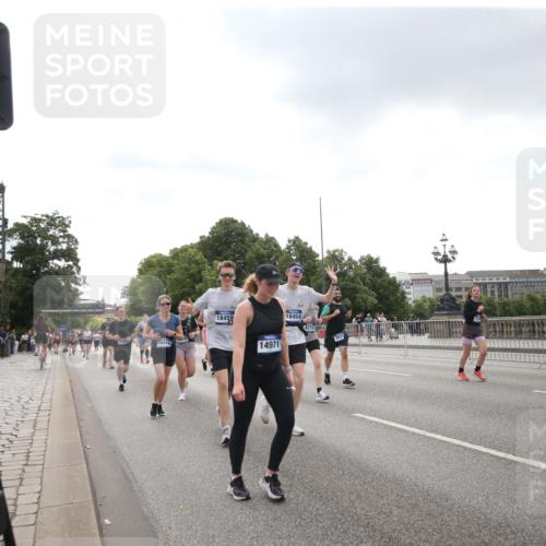 29.06.2025 - hella hamburg halbmarathon Jannik Wohlers http://msf.ph/oto/8152833 29.06.2025 10:44:16 Lombardsbrücke 2674, 3506, 4215, 4968, 5355, 5649, 6002, 7216, 9084, 9085, 9331, 9333, 9397, 9536, 10006, 10416, 11272, 12318, 12409, 13262, 13288, 14350, 14681, 14971, 15809, 16232, 16494, 16577, 17372, 18454, 18459, 19133 meine-sportfotos.de