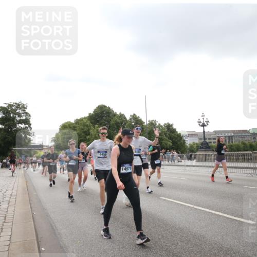 29.06.2025 - hella hamburg halbmarathon Jannik Wohlers http://msf.ph/oto/8152838 29.06.2025 10:44:16 Lombardsbrücke 2674, 3506, 4215, 4968, 5355, 5649, 6002, 7216, 9084, 9085, 9331, 9333, 9397, 9536, 10006, 10416, 11272, 12318, 12409, 13262, 13288, 14350, 14681, 14971, 15809, 16232, 16494, 16577, 17372, 18454, 18459, 19133 meine-sportfotos.de