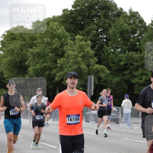 29.06.2025 - hella hamburg halbmarathon Jannik Wohlers http://msf.ph/oto/8152841 29.06.2025 10:52:39 Lombardsbrücke 2291, 2701, 2988, 3787, 4626, 4729, 6135, 6521, 7681, 7737, 9545, 10055, 10417, 10568, 10661, 11520, 11524, 11919, 12127, 12128, 13489, 13916, 13917, 14765, 14807, 14977, 14979, 16137, 16156, 16961, 18988 meine-sportfotos.de