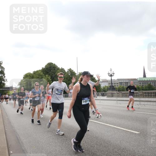 29.06.2025 - hella hamburg halbmarathon Jannik Wohlers http://msf.ph/oto/8152862 29.06.2025 10:44:17 Lombardsbrücke 2674, 3506, 4215, 4968, 5355, 5649, 6002, 7216, 8582, 9084, 9085, 9331, 9333, 9397, 9536, 10006, 10416, 11272, 12318, 12409, 13262, 13288, 14325, 14350, 14681, 14971, 15809, 16101, 16232, 16494, 16577, 17372, 18454, 18459, 19133 meine-sportfotos.de