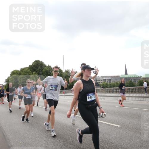 29.06.2025 - hella hamburg halbmarathon Jannik Wohlers http://msf.ph/oto/8152878 29.06.2025 10:44:17 Lombardsbrücke 2674, 3506, 4215, 4968, 5355, 5649, 6002, 7216, 8582, 9084, 9085, 9331, 9333, 9397, 9536, 10006, 10416, 11272, 12318, 12409, 13262, 13288, 14325, 14350, 14681, 14971, 15809, 16101, 16232, 16494, 16577, 17372, 18454, 18459, 19133 meine-sportfotos.de
