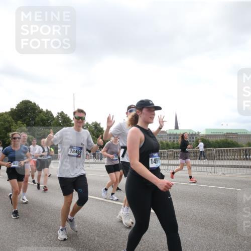 29.06.2025 - hella hamburg halbmarathon Jannik Wohlers http://msf.ph/oto/8152896 29.06.2025 10:44:17 Lombardsbrücke 2674, 3506, 4215, 4968, 5355, 5649, 6002, 7216, 8582, 9084, 9085, 9331, 9333, 9397, 9536, 10006, 10416, 11272, 12318, 12409, 13262, 13288, 14325, 14350, 14681, 14971, 15809, 16101, 16232, 16494, 16577, 17372, 18454, 18459, 19133 meine-sportfotos.de
