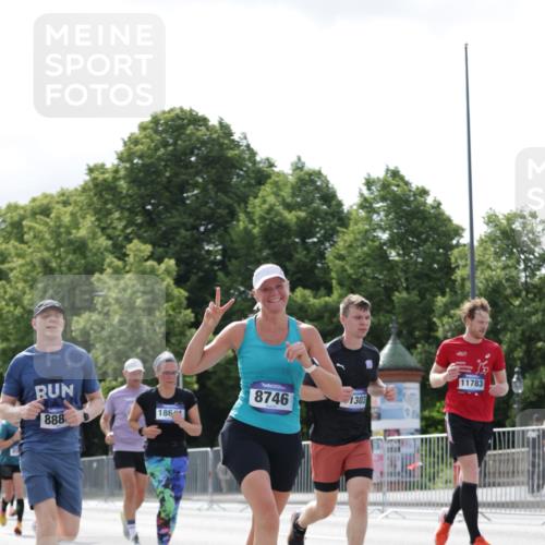 29.06.2025 - hella hamburg halbmarathon Jannik Wohlers http://msf.ph/oto/8152897 29.06.2025 10:15:30 Lombardsbrücke 1156, 1651, 2076, 2436, 3167, 4007, 4828, 5423, 7897, 7941, 7942, 8554, 8746, 8885, 9192, 9675, 9784, 10608, 11113, 11303, 11478, 11774, 11783, 11818, 12427, 12469, 12628, 13179, 13818, 13951, 14423, 14543, 14550, 14559, 15570, 15710, 15889, 15988, 16020, 16348, 16606, 16923, 17350, 17692, 18641, 18957, 19030 meine-sportfotos.de