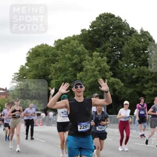 29.06.2025 - hella hamburg halbmarathon Jannik Wohlers http://msf.ph/oto/8152900 29.06.2025 10:52:41 Lombardsbrücke 2291, 2701, 2988, 3787, 4626, 5428, 6135, 6521, 7681, 9545, 10417, 10568, 10661, 11520, 11524, 11919, 13489, 13916, 13917, 14038, 14761, 14765, 14807, 14977, 14979, 16137, 16156, 16961, 18988 meine-sportfotos.de