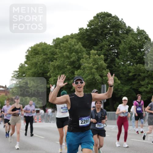 29.06.2025 - hella hamburg halbmarathon Jannik Wohlers http://msf.ph/oto/8152906 29.06.2025 10:52:41 Lombardsbrücke 2291, 2701, 2988, 3787, 4626, 5428, 6135, 6521, 7681, 9545, 10417, 10568, 10661, 11520, 11524, 11919, 13489, 13916, 13917, 14038, 14761, 14765, 14807, 14977, 14979, 16137, 16156, 16961, 18988 meine-sportfotos.de