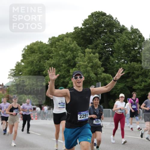 29.06.2025 - hella hamburg halbmarathon Jannik Wohlers http://msf.ph/oto/8152911 29.06.2025 10:52:41 Lombardsbrücke 2291, 2701, 2988, 3787, 4626, 5428, 6135, 6521, 7681, 9545, 10417, 10568, 10661, 11520, 11524, 11919, 13489, 13916, 13917, 14038, 14761, 14765, 14807, 14977, 14979, 16137, 16156, 16961, 18988 meine-sportfotos.de