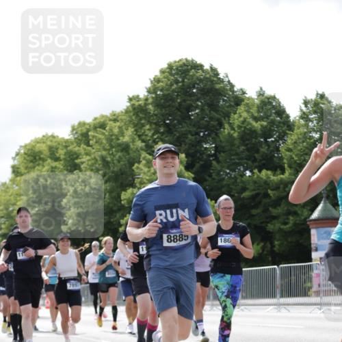 29.06.2025 - hella hamburg halbmarathon Jannik Wohlers http://msf.ph/oto/8152914 29.06.2025 10:15:31 Lombardsbrücke 1156, 1308, 1651, 2071, 2076, 2436, 3167, 4007, 4828, 5423, 7897, 7941, 7942, 8169, 8554, 8746, 8885, 9675, 9784, 10608, 11113, 11303, 11478, 11774, 11783, 11818, 12427, 12469, 12628, 13179, 13818, 13951, 14423, 14543, 14550, 14559, 15570, 15571, 15710, 15889, 15988, 16020, 16348, 16606, 16923, 17350, 17692, 18641, 18957, 19030 meine-sportfotos.de