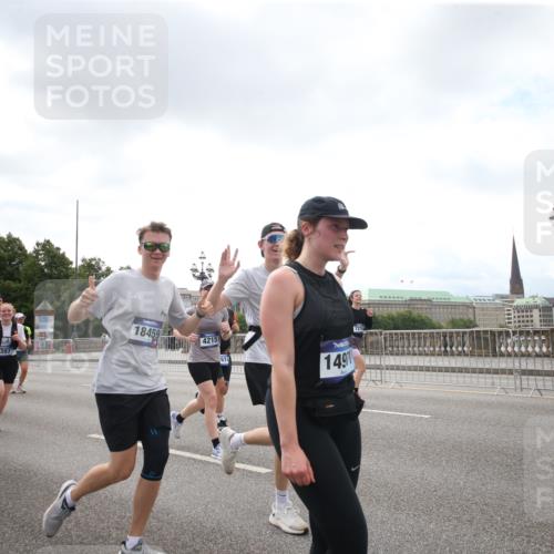 29.06.2025 - hella hamburg halbmarathon Jannik Wohlers http://msf.ph/oto/8152916 29.06.2025 10:44:18 Lombardsbrücke 2674, 3506, 4215, 4968, 5355, 7216, 8582, 9084, 9085, 9331, 9333, 9397, 9536, 10006, 10416, 11272, 12318, 13262, 13288, 14325, 14350, 14681, 14971, 15809, 16101, 16494, 16577, 17372, 18454, 18459, 19133 meine-sportfotos.de