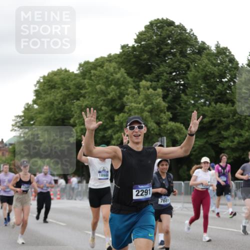 29.06.2025 - hella hamburg halbmarathon Jannik Wohlers http://msf.ph/oto/8152918 29.06.2025 10:52:41 Lombardsbrücke 2291, 2701, 2988, 3787, 4626, 5428, 6135, 6521, 7681, 9545, 10417, 10568, 10661, 11520, 11524, 11919, 13489, 13916, 13917, 14038, 14761, 14765, 14807, 14977, 14979, 16137, 16156, 16961, 18988 meine-sportfotos.de