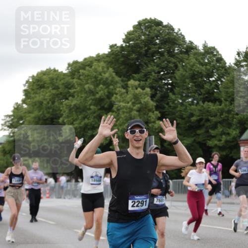 29.06.2025 - hella hamburg halbmarathon Jannik Wohlers http://msf.ph/oto/8152929 29.06.2025 10:52:41 Lombardsbrücke 2291, 2701, 2988, 3787, 4626, 5428, 6135, 6521, 7681, 9545, 10417, 10568, 10661, 11520, 11524, 11919, 13489, 13916, 13917, 14038, 14761, 14765, 14807, 14977, 14979, 16137, 16156, 16961, 18988 meine-sportfotos.de