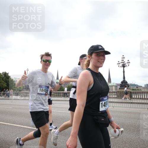 29.06.2025 - hella hamburg halbmarathon Jannik Wohlers http://msf.ph/oto/8152939 29.06.2025 10:44:18 Lombardsbrücke 2674, 3506, 4215, 4968, 5355, 7216, 8582, 9084, 9085, 9331, 9333, 9397, 9536, 10006, 10416, 11272, 12318, 13262, 13288, 14325, 14350, 14681, 14971, 15809, 16101, 16494, 16577, 17372, 18454, 18459, 19133 meine-sportfotos.de