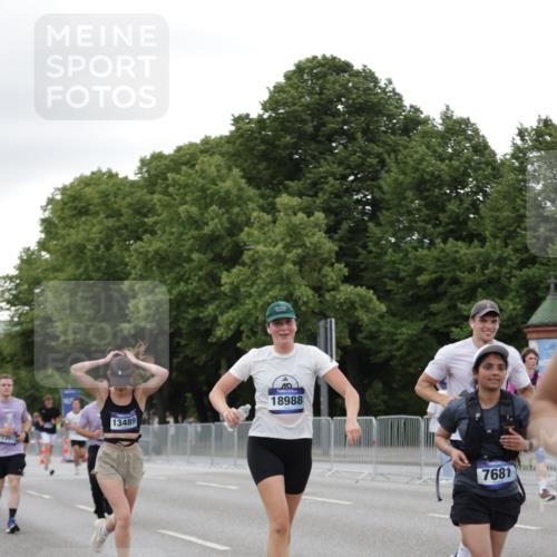 29.06.2025 - hella hamburg halbmarathon Jannik Wohlers http://msf.ph/oto/8152943 29.06.2025 10:52:42 Lombardsbrücke 2291, 2701, 2988, 3787, 4626, 5428, 6135, 6521, 7483, 7681, 10417, 10568, 10661, 11520, 11524, 13489, 13916, 13917, 14038, 14761, 14765, 14807, 14977, 14979, 16137, 16156, 16961, 18988 meine-sportfotos.de
