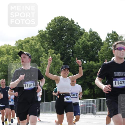 29.06.2025 - hella hamburg halbmarathon Jannik Wohlers http://msf.ph/oto/8152957 29.06.2025 10:15:33 Lombardsbrücke 1156, 1308, 1651, 2071, 2076, 2165, 2436, 3167, 4828, 5423, 7897, 7941, 7942, 8169, 8554, 8746, 8885, 9675, 9784, 10608, 11113, 11303, 11478, 11774, 11783, 11818, 12427, 12469, 12628, 13179, 13951, 14423, 14543, 14559, 15570, 15571, 15710, 15889, 15988, 16020, 16348, 16606, 16923, 17692, 18641, 18957, 19030 meine-sportfotos.de