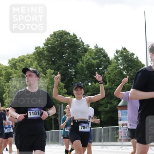 29.06.2025 - hella hamburg halbmarathon Jannik Wohlers http://msf.ph/oto/8152979 29.06.2025 10:15:33 Lombardsbrücke 1156, 1308, 1651, 2071, 2076, 2165, 2436, 3167, 4828, 5423, 7897, 7941, 7942, 8169, 8554, 8746, 8885, 9675, 9784, 10608, 11113, 11303, 11478, 11774, 11783, 11818, 12427, 12469, 12628, 13179, 13951, 14423, 14543, 14559, 15570, 15571, 15710, 15889, 15988, 16020, 16348, 16606, 16923, 17692, 18641, 18957, 19030 meine-sportfotos.de