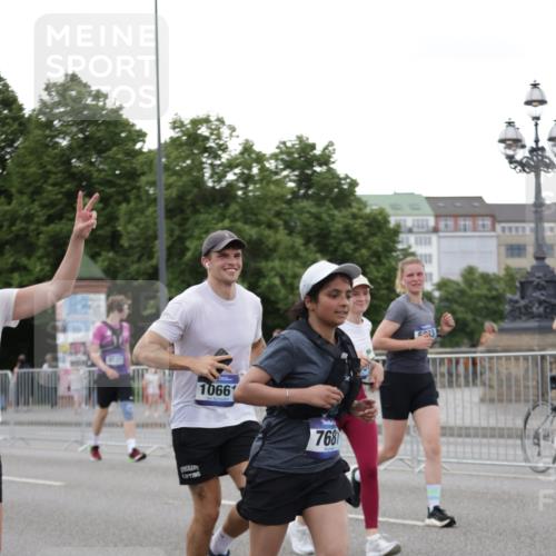 29.06.2025 - hella hamburg halbmarathon Jannik Wohlers http://msf.ph/oto/8152999 29.06.2025 10:52:43 Lombardsbrücke 2291, 2988, 3787, 4626, 5428, 6135, 6521, 7483, 7681, 10417, 10568, 10661, 11520, 11524, 13489, 13916, 13917, 14038, 14761, 14765, 14807, 14977, 14979, 16137, 16156, 16961, 17012, 17577, 18988 meine-sportfotos.de