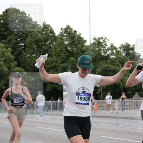 29.06.2025 - hella hamburg halbmarathon Jannik Wohlers http://msf.ph/oto/8153010 29.06.2025 10:52:43 Lombardsbrücke 2291, 2988, 3787, 4626, 5428, 6135, 6521, 7483, 7681, 10417, 10568, 10661, 11520, 11524, 13489, 13916, 13917, 14038, 14761, 14765, 14807, 14977, 14979, 16137, 16156, 16961, 17012, 17577, 18988 meine-sportfotos.de