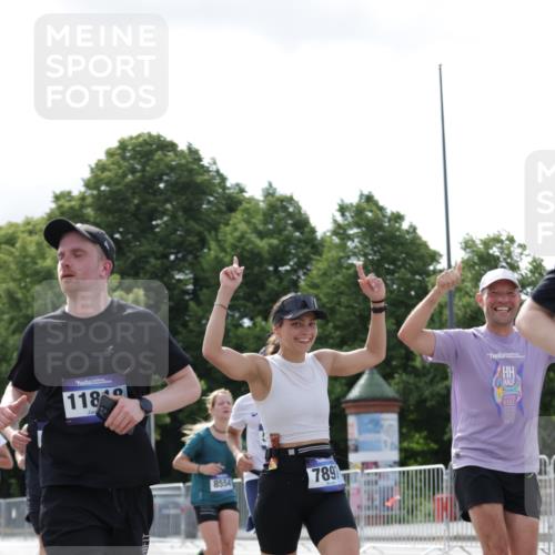 29.06.2025 - hella hamburg halbmarathon Jannik Wohlers http://msf.ph/oto/8153020 29.06.2025 10:15:33 Lombardsbrücke 1156, 1308, 1651, 2071, 2076, 2165, 2436, 3167, 4828, 5423, 7897, 7941, 7942, 8169, 8554, 8746, 8885, 9675, 9784, 10608, 11113, 11303, 11478, 11774, 11783, 11818, 12427, 12469, 12628, 13179, 13951, 14423, 14543, 14559, 15570, 15571, 15710, 15889, 15988, 16020, 16348, 16606, 16923, 17692, 18641, 18957, 19030 meine-sportfotos.de