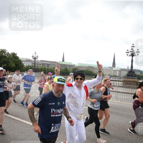 29.06.2025 - hella hamburg halbmarathon Jannik Wohlers http://msf.ph/oto/8153055 29.06.2025 10:45:00 Lombardsbrücke 1713, 1798, 2216, 2217, 2657, 2664, 2973, 3160, 3164, 3357, 3377, 3879, 3993, 4099, 4102, 4224, 4306, 4504, 4820, 4851, 5099, 5108, 5339, 5636, 5949, 6150, 6763, 6788, 6911, 6922, 6980, 7283, 7530, 7541, 7859, 8605, 9620, 10030, 10182, 10225, 10812, 11119, 11314, 11393, 11473, 11474, 11660, 11725, 11726, 12415, 12575, 12793, 12856, 12878, 12905, 13555, 13791, 13862, 14002, 14185, 14232, 14379, 14410, 14513, 14742, 15011, 15450, 15517, 15557, 15692, 15751, 18264 meine-sportfotos.de