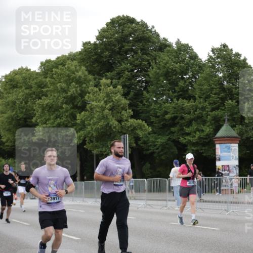 29.06.2025 - hella hamburg halbmarathon Jannik Wohlers http://msf.ph/oto/8153067 29.06.2025 10:52:45 Lombardsbrücke 2291, 2409, 2988, 3787, 4626, 5428, 6135, 6521, 7483, 7681, 8414, 10417, 10568, 10661, 11520, 11524, 12193, 12700, 13489, 13916, 13917, 14038, 14761, 14765, 14807, 14977, 14979, 16137, 16156, 16961, 17012, 17577, 18311, 18988 meine-sportfotos.de