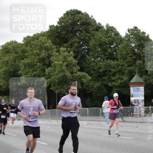29.06.2025 - hella hamburg halbmarathon Jannik Wohlers http://msf.ph/oto/8153073 29.06.2025 10:52:45 Lombardsbrücke 2291, 2409, 2988, 3787, 4626, 5428, 6135, 6521, 7483, 7681, 8414, 10417, 10568, 10661, 11520, 11524, 12193, 12700, 13489, 13916, 13917, 14038, 14761, 14765, 14807, 14977, 14979, 16137, 16156, 16961, 17012, 17577, 18311, 18988 meine-sportfotos.de