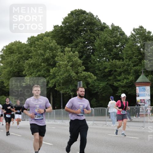 29.06.2025 - hella hamburg halbmarathon Jannik Wohlers http://msf.ph/oto/8153076 29.06.2025 10:52:45 Lombardsbrücke 2291, 2409, 2988, 3787, 4626, 5428, 6135, 6521, 7483, 7681, 8414, 10417, 10568, 10661, 11520, 11524, 12193, 12700, 13489, 13916, 13917, 14038, 14761, 14765, 14807, 14977, 14979, 16137, 16156, 16961, 17012, 17577, 18311, 18988 meine-sportfotos.de