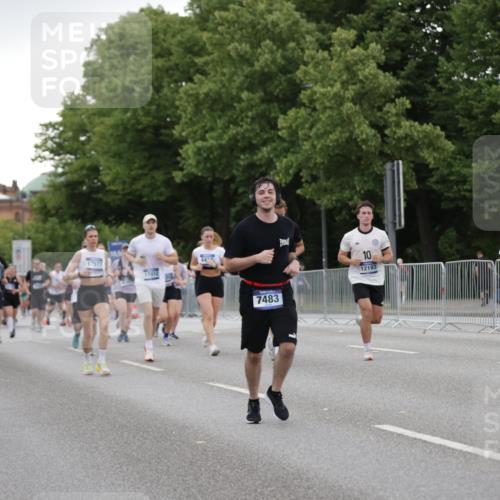 29.06.2025 - hella hamburg halbmarathon Jannik Wohlers http://msf.ph/oto/8153083 29.06.2025 10:52:48 Lombardsbrücke 2291, 2409, 4195, 4626, 5428, 6135, 6521, 7483, 7681, 8414, 9764, 10043, 10490, 10661, 11520, 11524, 12193, 12219, 12700, 13011, 13326, 13489, 13916, 13917, 14038, 14419, 14761, 14977, 16137, 17012, 17577, 17600, 18311, 18988 meine-sportfotos.de