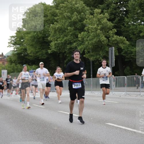 29.06.2025 - hella hamburg halbmarathon Jannik Wohlers http://msf.ph/oto/8153088 29.06.2025 10:52:48 Lombardsbrücke 2291, 2409, 4195, 4626, 5428, 6135, 6521, 7483, 7681, 8414, 9764, 10043, 10490, 10661, 11520, 11524, 12193, 12219, 12700, 13011, 13326, 13489, 13916, 13917, 14038, 14419, 14761, 14977, 16137, 17012, 17577, 17600, 18311, 18988 meine-sportfotos.de