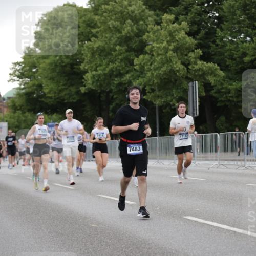 29.06.2025 - hella hamburg halbmarathon Jannik Wohlers http://msf.ph/oto/8153092 29.06.2025 10:52:48 Lombardsbrücke 2291, 2409, 4195, 4626, 5428, 6135, 6521, 7483, 7681, 8414, 9764, 10043, 10490, 10661, 11520, 11524, 12193, 12219, 12700, 13011, 13326, 13489, 13916, 13917, 14038, 14419, 14761, 14977, 16137, 17012, 17577, 17600, 18311, 18988 meine-sportfotos.de