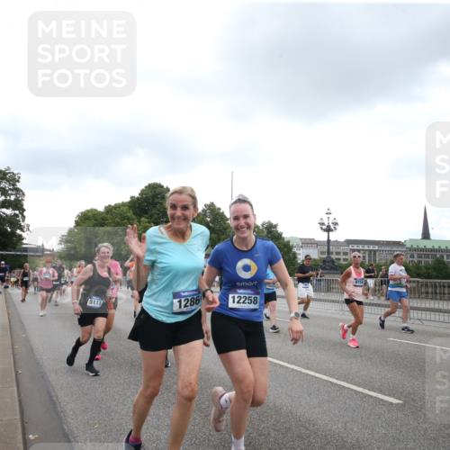 29.06.2025 - hella hamburg halbmarathon Jannik Wohlers http://msf.ph/oto/8153093 29.06.2025 10:46:40 Lombardsbrücke 1073, 1185, 1286, 1593, 1607, 1720, 1961, 2211, 2327, 2537, 2555, 2556, 2665, 2981, 4239, 4483, 5111, 5114, 5796, 5953, 6485, 6496, 7073, 7430, 7431, 8131, 8486, 8684, 8706, 8967, 9050, 9139, 9557, 9743, 9758, 9774, 9949, 10514, 10515, 11618, 11621, 12258, 12538, 12630, 12989, 13172, 13430, 13431, 13756, 14370, 14680, 14891, 15806, 15865, 16077, 16684, 16836, 17015, 17288, 17356, 18147, 18315, 18403, 18654, 18674, 18950 meine-sportfotos.de