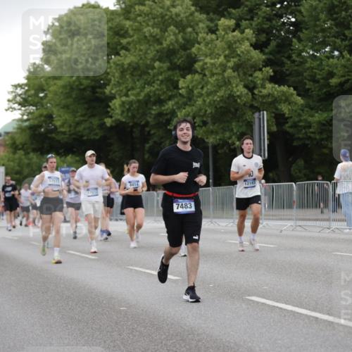 29.06.2025 - hella hamburg halbmarathon Jannik Wohlers http://msf.ph/oto/8153098 29.06.2025 10:52:48 Lombardsbrücke 2291, 2409, 4195, 4626, 5428, 6135, 6521, 7483, 7681, 8414, 9764, 10043, 10490, 10661, 11520, 11524, 12193, 12219, 12700, 13011, 13326, 13489, 13916, 13917, 14038, 14419, 14761, 14977, 16137, 17012, 17577, 17600, 18311, 18988 meine-sportfotos.de