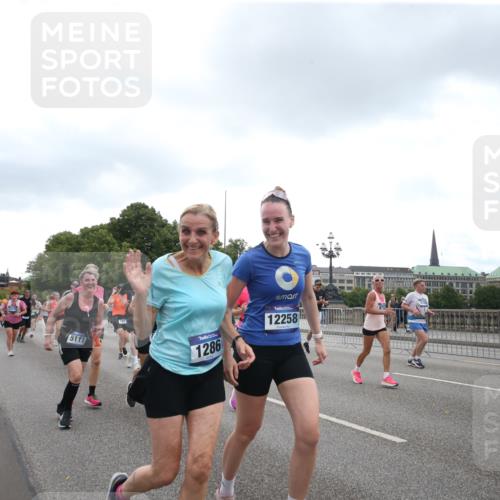 29.06.2025 - hella hamburg halbmarathon Jannik Wohlers http://msf.ph/oto/8153105 29.06.2025 10:46:40 Lombardsbrücke 1073, 1185, 1286, 1593, 1607, 1720, 1961, 2211, 2327, 2537, 2555, 2556, 2665, 2981, 4239, 4483, 5111, 5114, 5796, 5953, 6485, 6496, 7073, 7430, 7431, 8131, 8486, 8684, 8706, 8967, 9050, 9139, 9557, 9743, 9758, 9774, 9949, 10514, 10515, 11618, 11621, 12258, 12538, 12630, 12989, 13172, 13430, 13431, 13756, 14370, 14680, 14891, 15806, 15865, 16077, 16684, 16836, 17015, 17288, 17356, 18147, 18315, 18403, 18654, 18674, 18950 meine-sportfotos.de