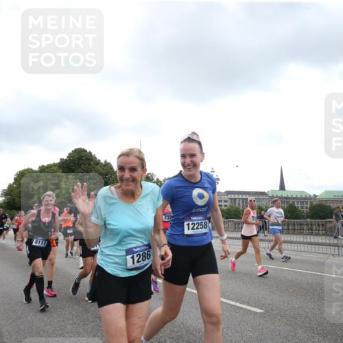 29.06.2025 - hella hamburg halbmarathon Jannik Wohlers http://msf.ph/oto/8153110 29.06.2025 10:46:40 Lombardsbrücke 1073, 1185, 1286, 1593, 1607, 1720, 1961, 2211, 2327, 2537, 2555, 2556, 2665, 2981, 4239, 4483, 5111, 5114, 5796, 5953, 6485, 6496, 7073, 7430, 7431, 8131, 8486, 8684, 8706, 8967, 9050, 9139, 9557, 9743, 9758, 9774, 9949, 10514, 10515, 11618, 11621, 12258, 12538, 12630, 12989, 13172, 13430, 13431, 13756, 14370, 14680, 14891, 15806, 15865, 16077, 16684, 16836, 17015, 17288, 17356, 18147, 18315, 18403, 18654, 18674, 18950 meine-sportfotos.de