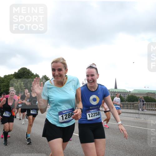 29.06.2025 - hella hamburg halbmarathon Jannik Wohlers http://msf.ph/oto/8153121 29.06.2025 10:46:40 Lombardsbrücke 1073, 1185, 1286, 1593, 1607, 1720, 1961, 2211, 2327, 2537, 2555, 2556, 2665, 2981, 4239, 4483, 5111, 5114, 5796, 5953, 6485, 6496, 7073, 7430, 7431, 8131, 8486, 8684, 8706, 8967, 9050, 9139, 9557, 9743, 9758, 9774, 9949, 10514, 10515, 11618, 11621, 12258, 12538, 12630, 12989, 13172, 13430, 13431, 13756, 14370, 14680, 14891, 15806, 15865, 16077, 16684, 16836, 17015, 17288, 17356, 18147, 18315, 18403, 18654, 18674, 18950 meine-sportfotos.de