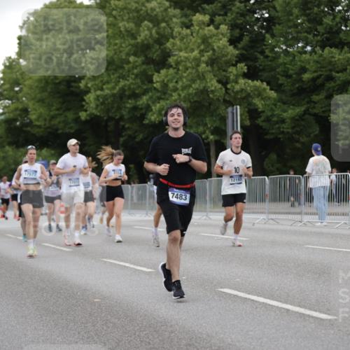 29.06.2025 - hella hamburg halbmarathon Jannik Wohlers http://msf.ph/oto/8153129 29.06.2025 10:52:49 Lombardsbrücke 2291, 2409, 4195, 4626, 5428, 6521, 7483, 7681, 8212, 8414, 9764, 10043, 10490, 10661, 11520, 11524, 12193, 12219, 12700, 13011, 13326, 13489, 13916, 13917, 14038, 14419, 14761, 16137, 17012, 17577, 17600, 18311, 18988 meine-sportfotos.de