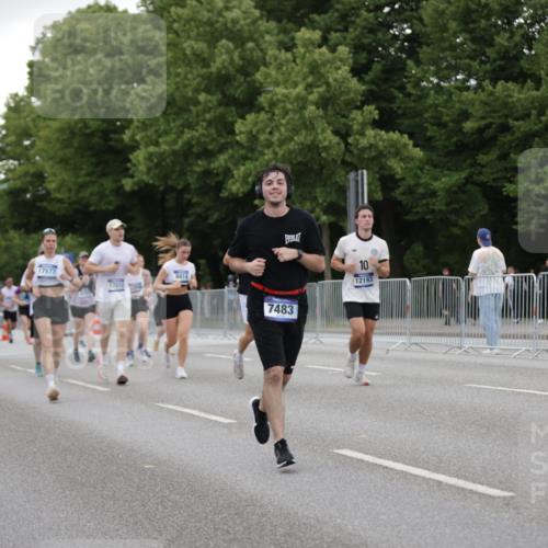 29.06.2025 - hella hamburg halbmarathon Jannik Wohlers http://msf.ph/oto/8153133 29.06.2025 10:52:49 Lombardsbrücke 2291, 2409, 4195, 4626, 5428, 6521, 7483, 7681, 8212, 8414, 9764, 10043, 10490, 10661, 11520, 11524, 12193, 12219, 12700, 13011, 13326, 13489, 13916, 13917, 14038, 14419, 14761, 16137, 17012, 17577, 17600, 18311, 18988 meine-sportfotos.de