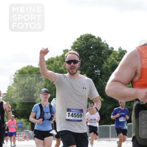 29.06.2025 - hella hamburg halbmarathon Jannik Wohlers http://msf.ph/oto/8153178 29.06.2025 10:15:37 Lombardsbrücke 1156, 1308, 1651, 2071, 2076, 2165, 2436, 2803, 3167, 4828, 5046, 5423, 7897, 7941, 7942, 8169, 8274, 8554, 8746, 8885, 9601, 9675, 9784, 9802, 10107, 10292, 10608, 10844, 11113, 11303, 11478, 11774, 11783, 11818, 12427, 12628, 14543, 14559, 15571, 15724, 15889, 16020, 16348, 16606, 17692, 18641, 19030 meine-sportfotos.de